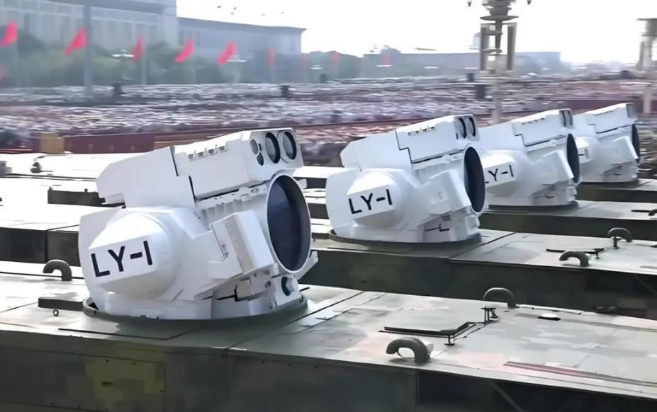 重磅！中国反无人机神器亮相！
【综合新闻】一台30公斤、一台25公斤，能让人扛着