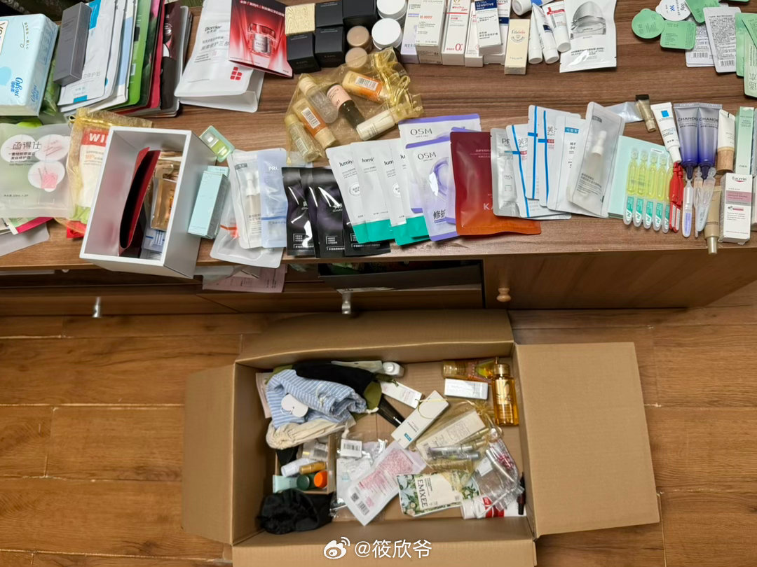 分类小样中… 善变的人好爱用五花八门的品牌这一堆花了我快800r   一算吓一跳