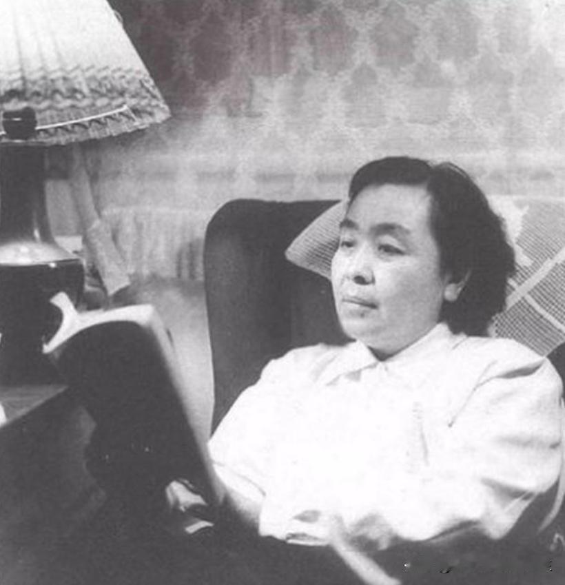 1942年丁玲与年轻“小丈夫”成婚，四十年后面对舒群幽默发问：如今你还会担心什么