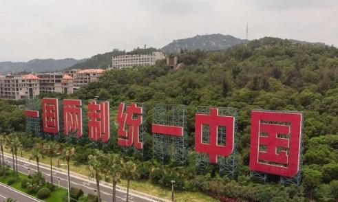 谁才是真正的"统一功臣"？赖清德台前狂飙“台独”戏码，幕后却派洪其昌密赴北京，悄