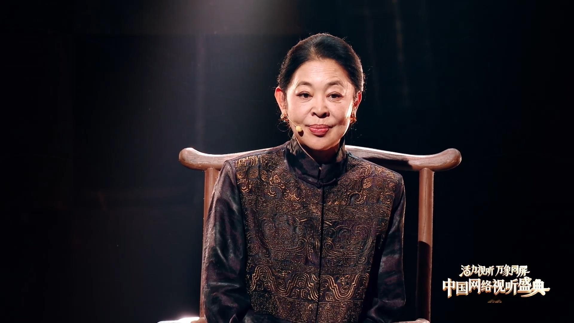 倪萍讲述时陈都灵眼里有泪光两位演员同框，情绪直接穿透屏幕了 