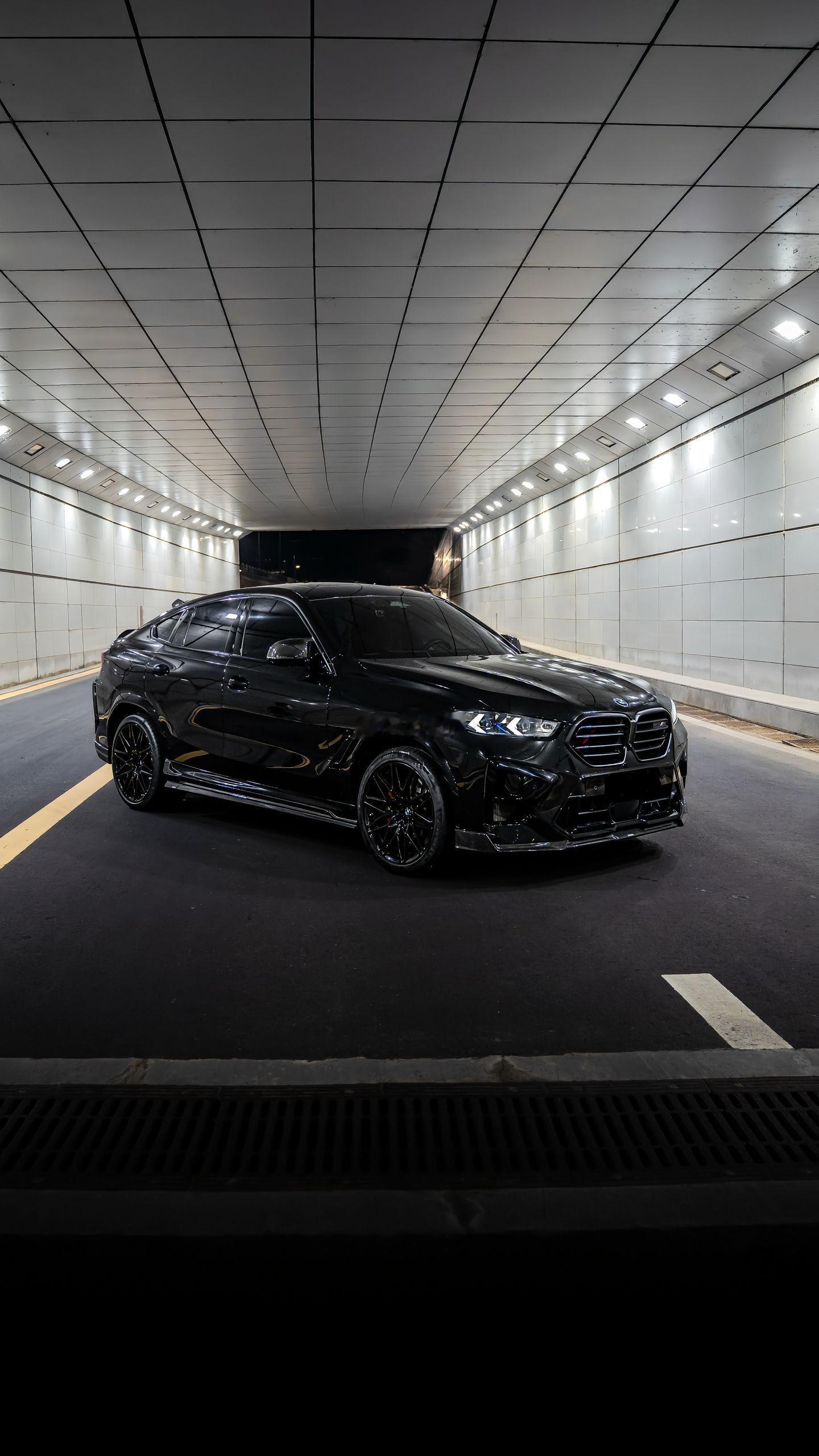 一头马路上的黑色 V8 凶兽。宝马x6m ​​​