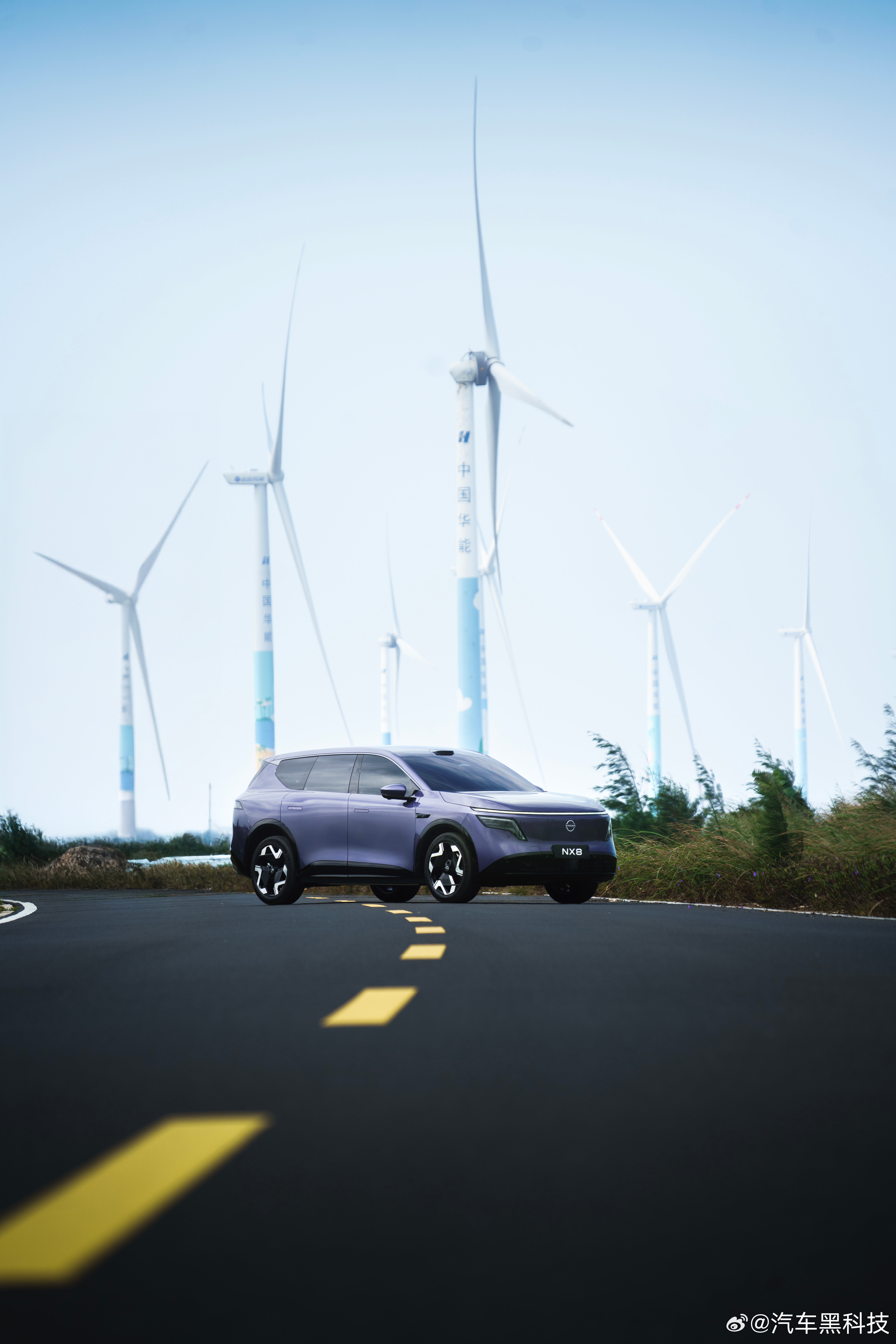 NX8顶流空间百试可乐东风日产NX8用顶榴莲、翻手机、翘二郎腿、塞箱子四个趣味测