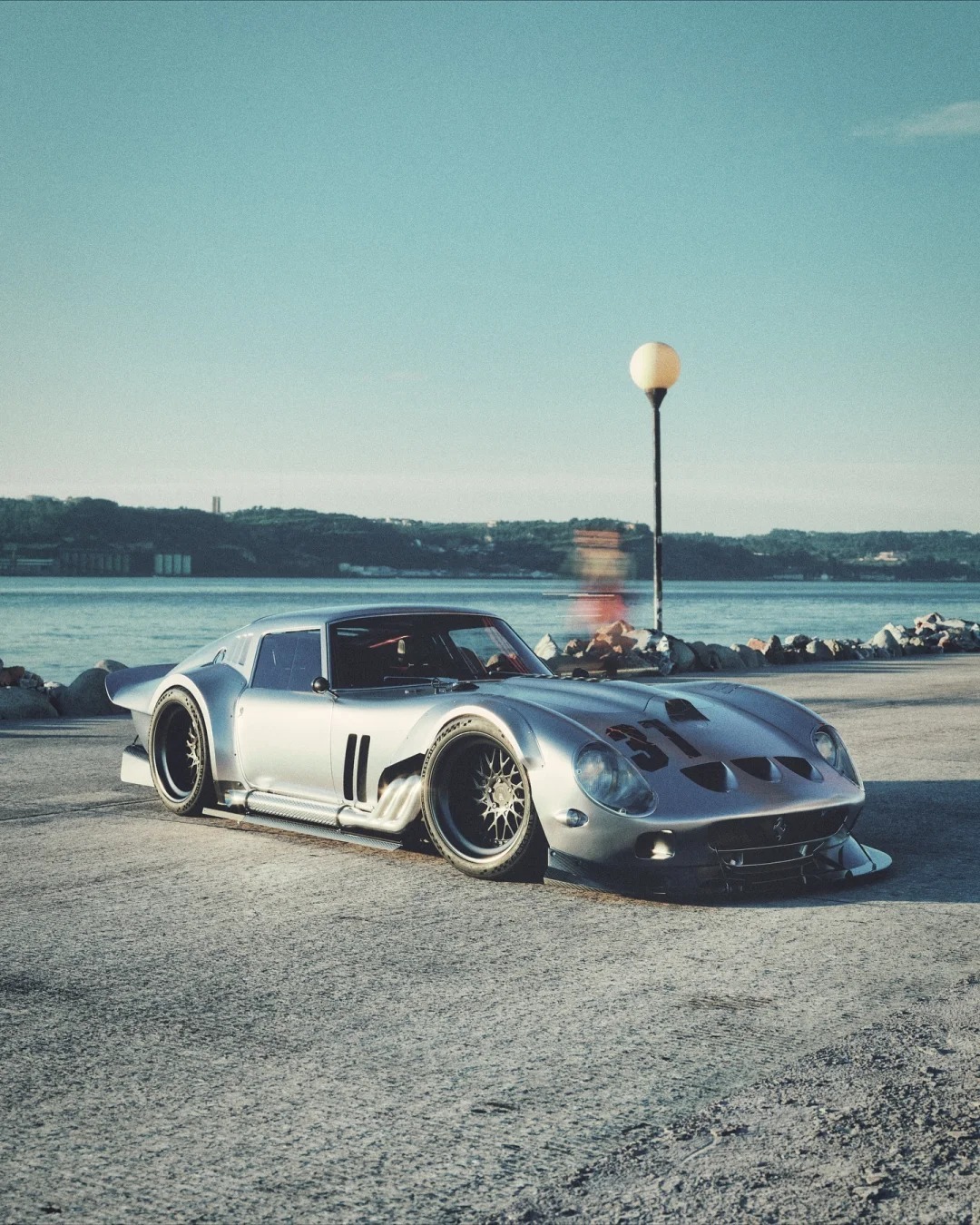 这辆法拉利怎么做到复古感和未来感兼备的？[爱慕]绝美车片 ​​​