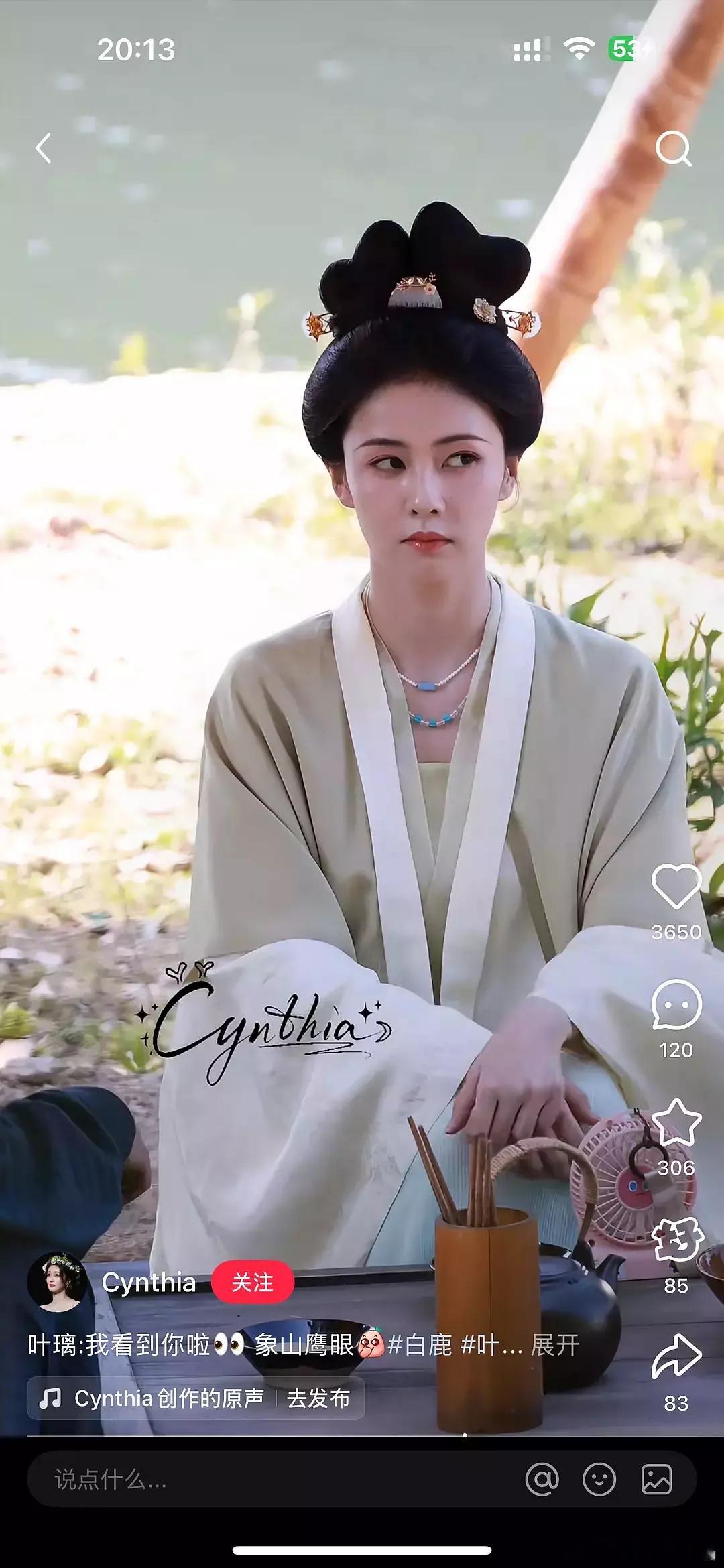 这就是鹿鹿粉日的莫离妆造？看起来挺朴素简洁啊。 ​​​