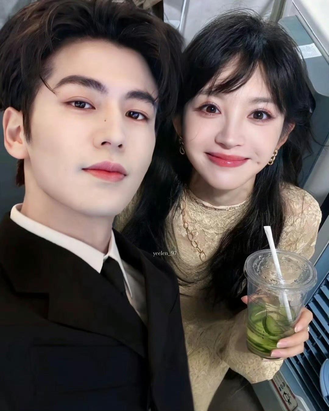 终于知道为什么《逐玉》会突然爆火了，
不全是因为剧情好看，
最主要的原因还是张凌