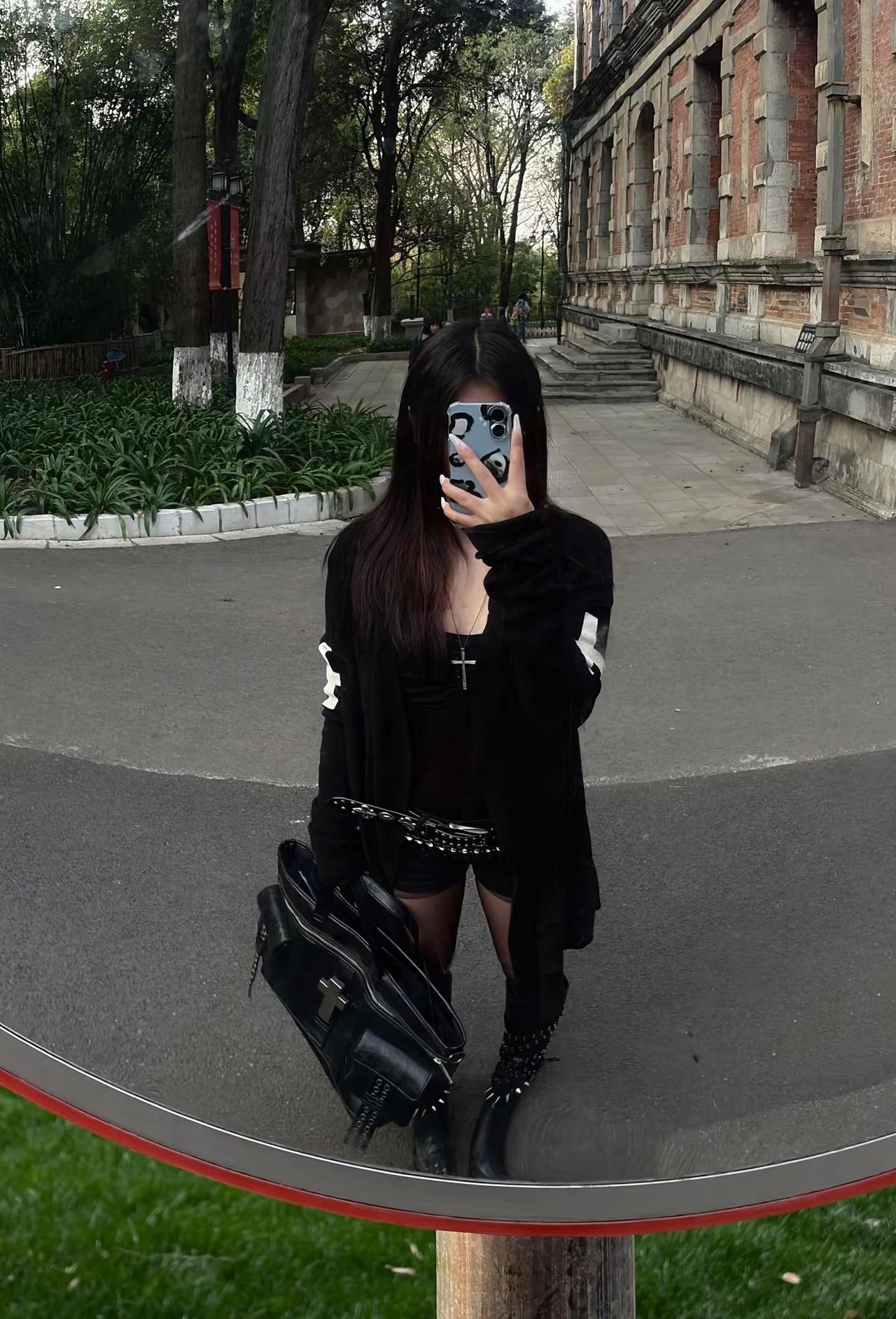 这个世界一直在克我 穿耐克没用了 我要穿阿迪 把你们都达斯 法 下水道疏通  s