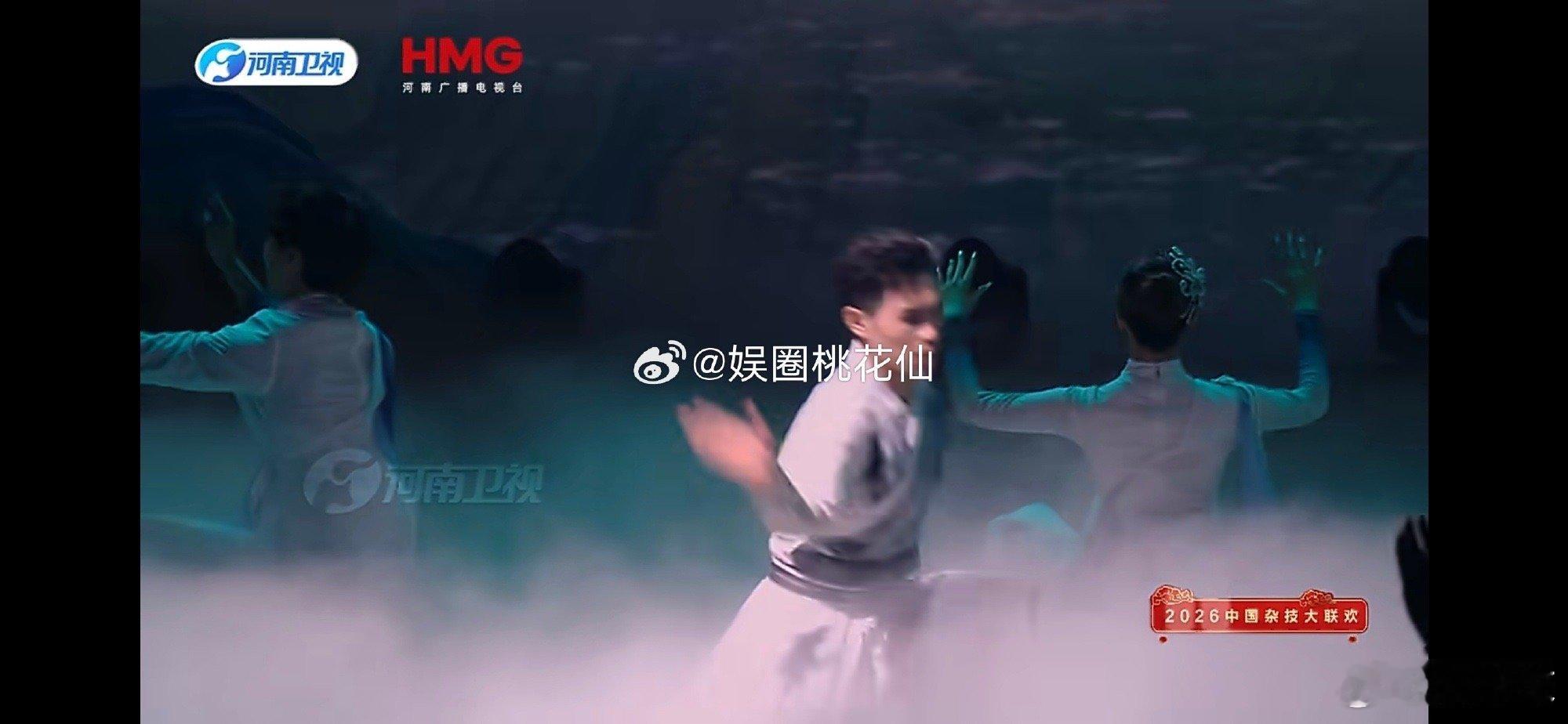 跟着杂技逛周口 周口不愧是杂技之乡！大联欢现场高空翻转、马戏奔腾，炫酷舞美配顶尖