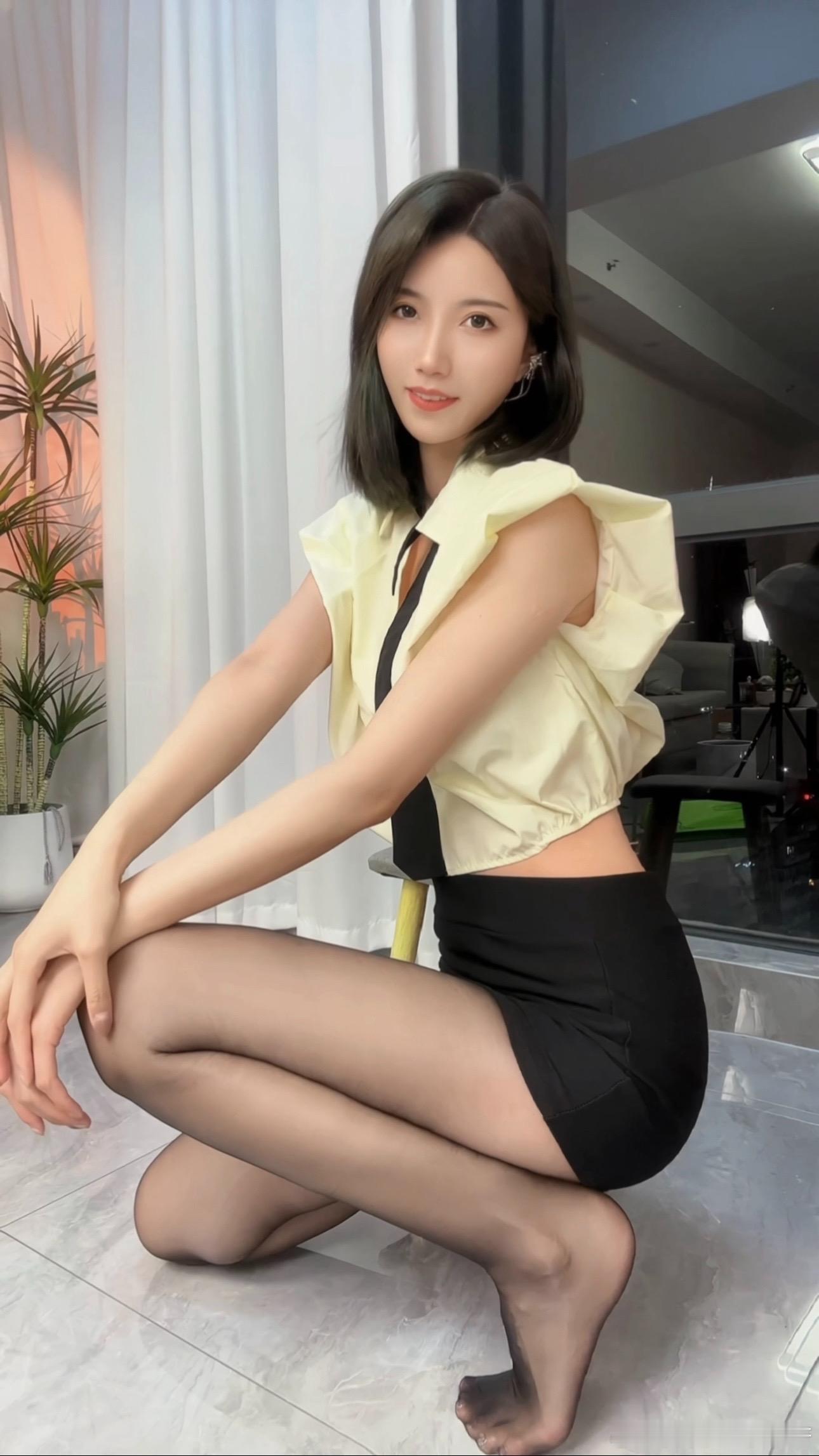 黑丝永远的神 ​​​