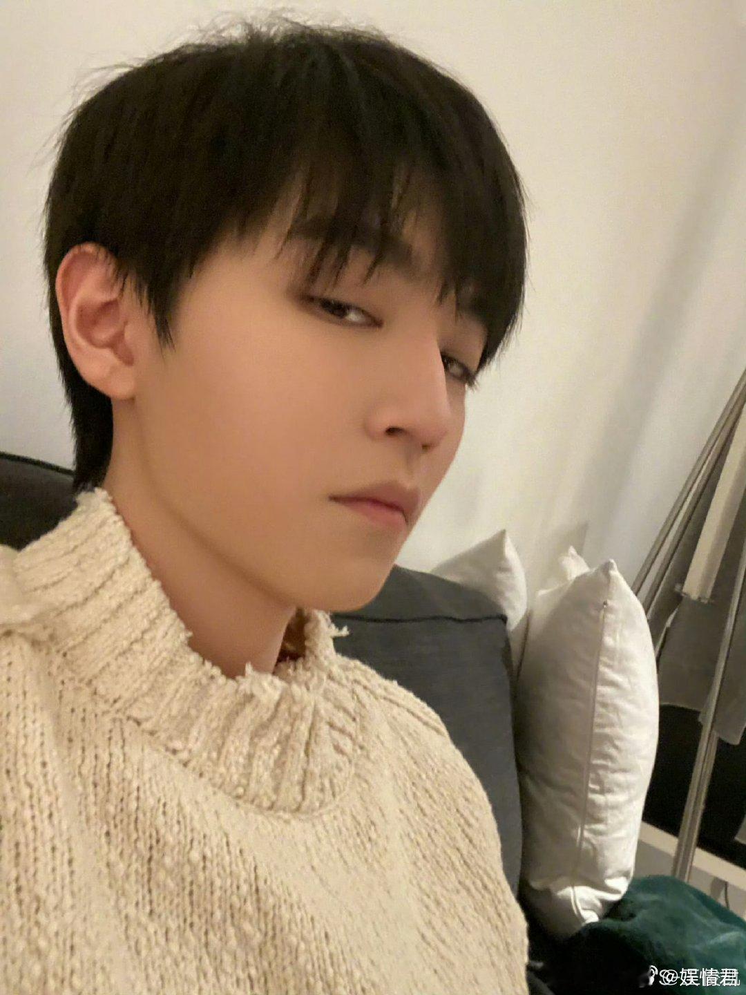 王俊凯越来越不好惹进阶版王俊凯越来越不好惹王俊凯越来越不好惹进阶版 小凯的自拍角