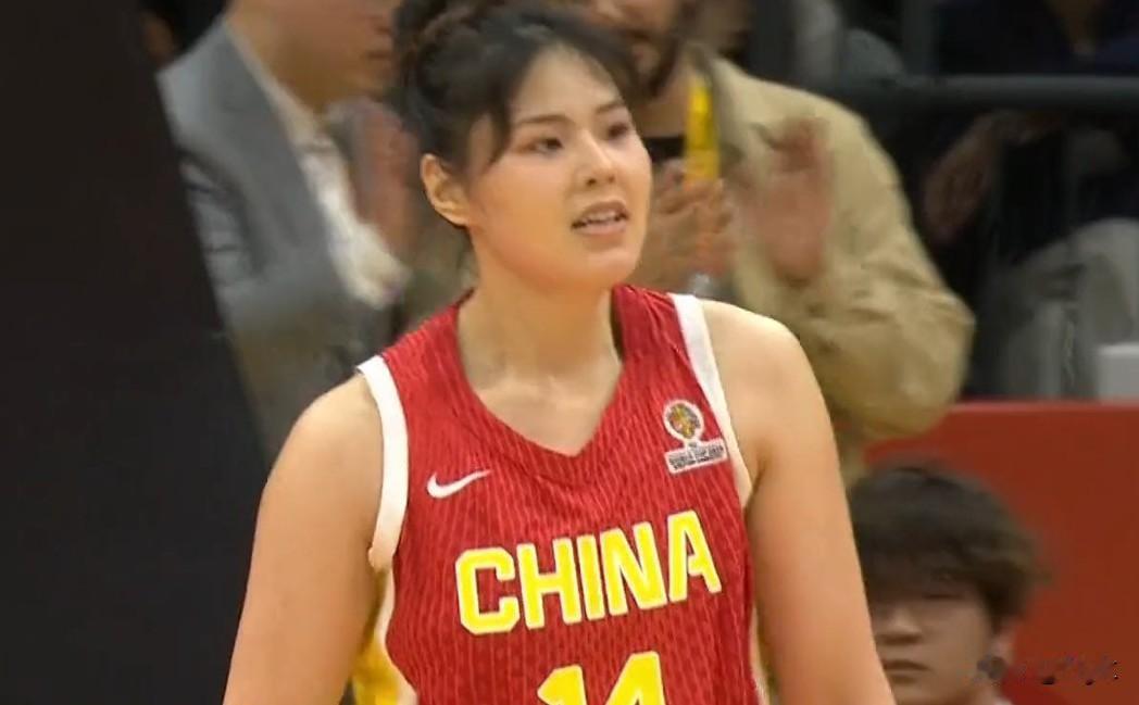 女篮世界杯预选赛中国对阵比利时，半场战罢，中国队落后14分，场面与数据都让人揪心