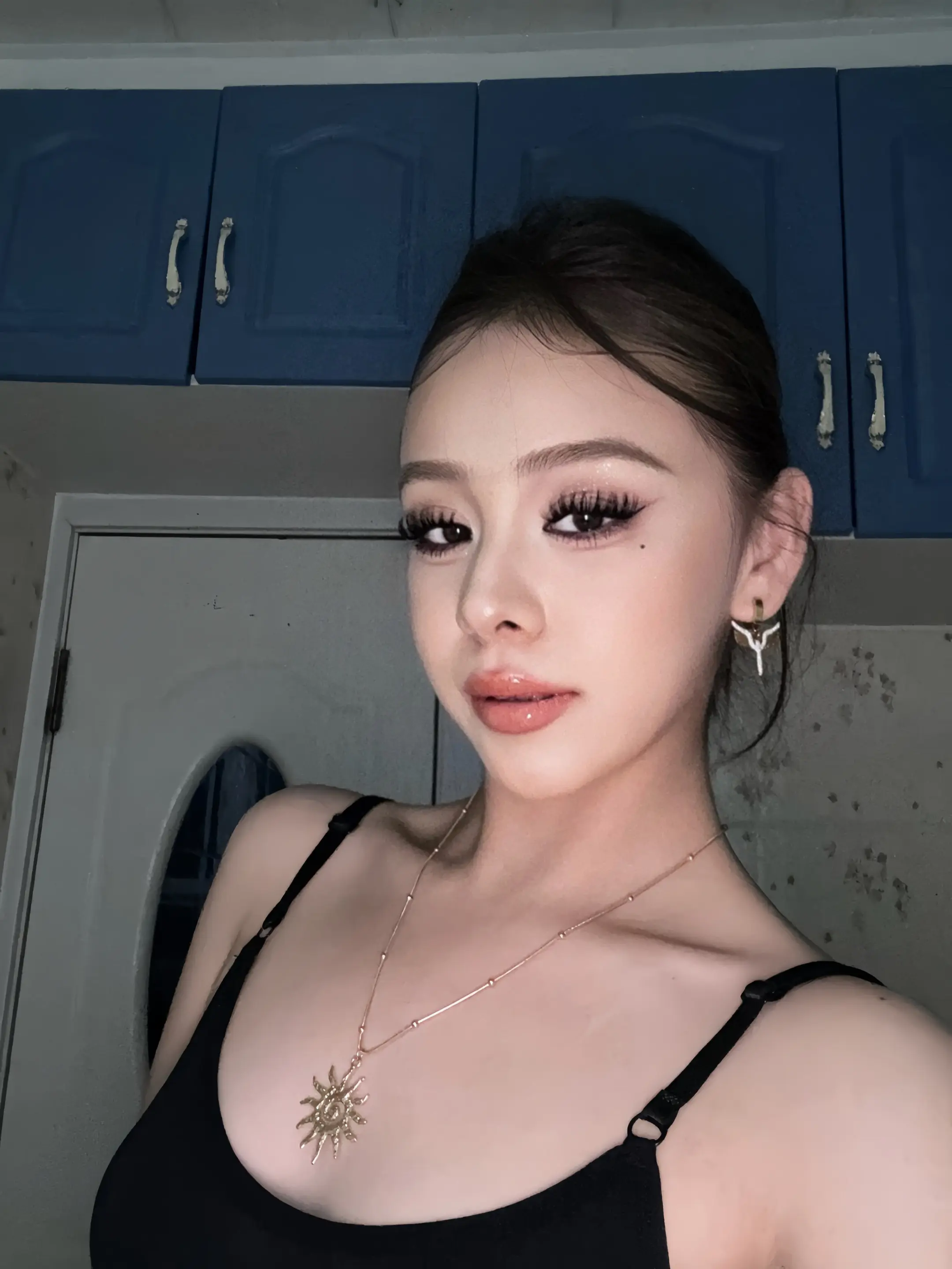不需要男人来提升我的层次 谁站在我身边都是他求来的