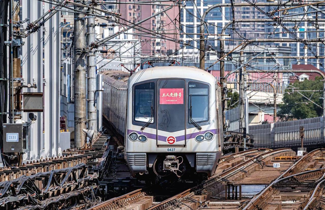 最后一天了。以后很难见到，4号线吃机外的场景了城市建设 上海地铁 上海地铁4号线