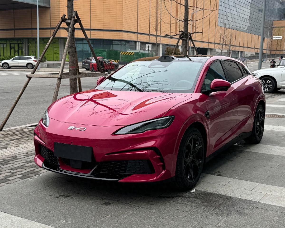 比亚迪海豹06GT闪充版：真·小钢炮，这次带激光雷达来了！
都说两厢GT小众，但