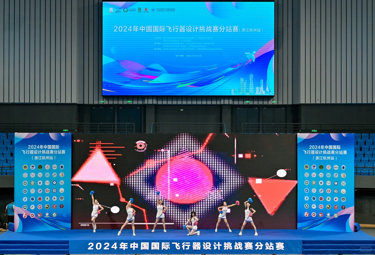 谁说体育老师四肢发达头脑简单💪