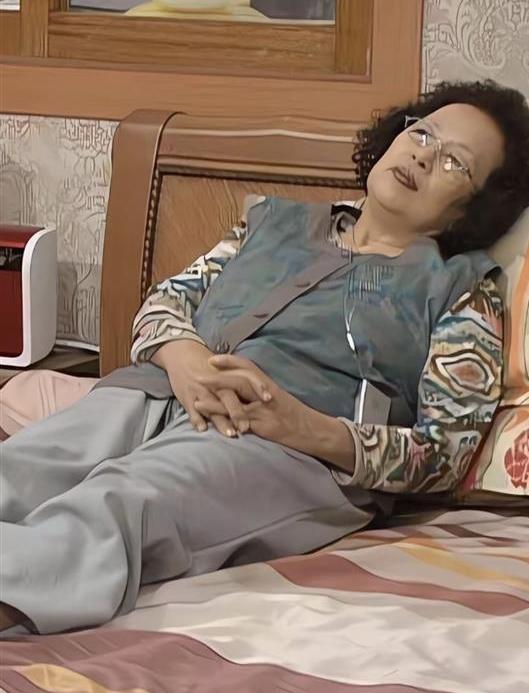 一位单亲妈妈，在儿子工作后，要求儿子每月必须交1000元生活费。就因为生活费的问