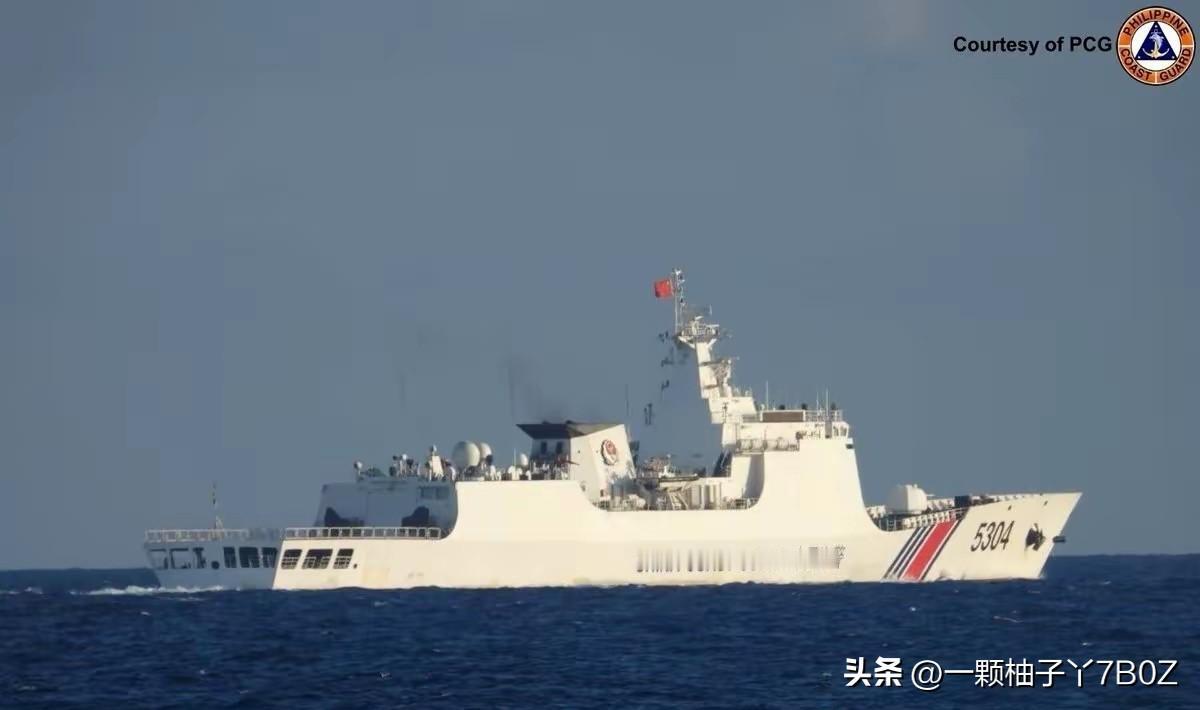 近期菲律宾多次在黄岩岛海域主动挑衅，我方海警5304船前往吕宋岛西侧海域巡航，航