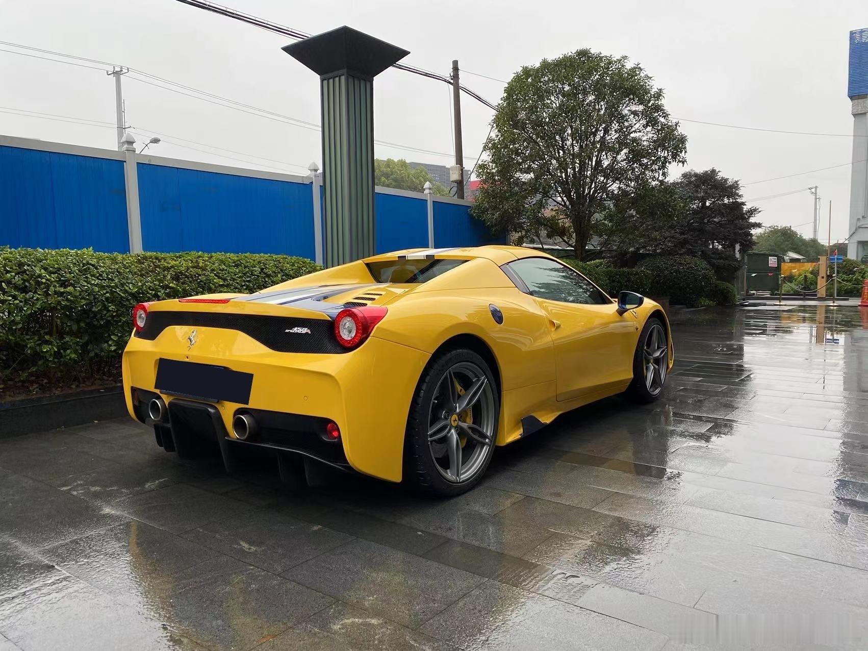 法拉利458 SPA、原厂黄色、5700km、原车主花费2年多时间做 class