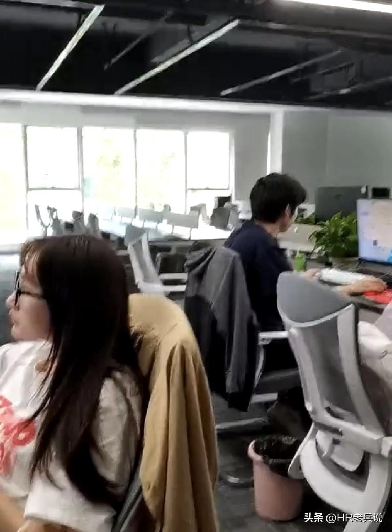 做hr做到心累[流泪]这两天又被员工给举报劳动监察了，太监似的点头哈腰的接待上门
