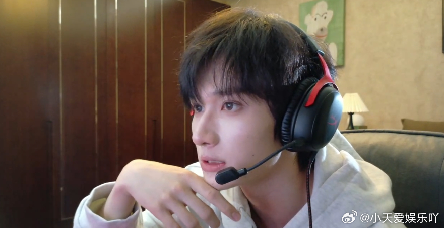 余宇涵直播 余宇涵的直播每次都让我笑到停不下来！他的游戏技能超强，而且和粉丝的互