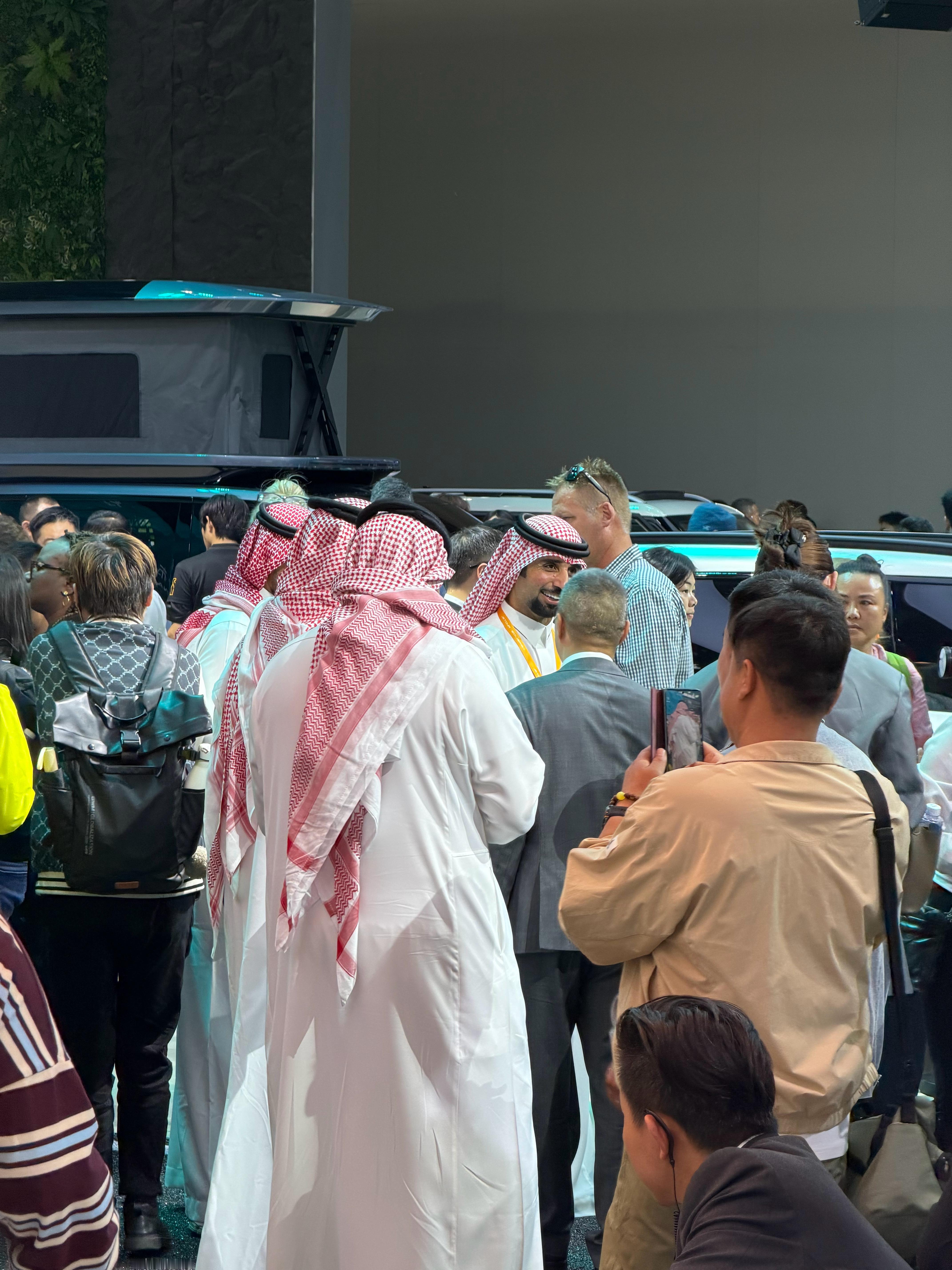 捷途展台是老外含量最高的，大家是真的来搞批发拿授权，中东中亚那些地方捷途卖的可好