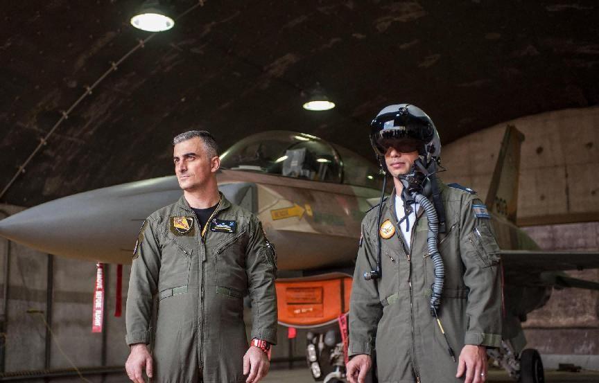 以色列最近的状态，有点拼到极限的味道。
有消息说，以色列战斗机飞行员现在几乎是连