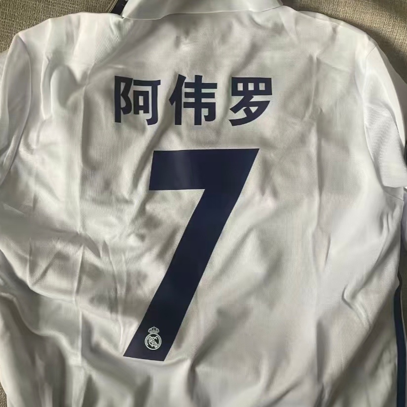 C罗婚礼闹乌龙阿伟罗把粉丝当猴耍，粉丝还拿他当个宝。但凡是一个爱粉丝，关系球迷的