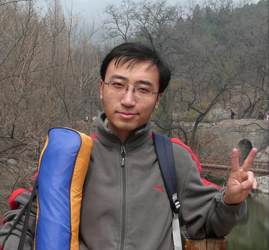 一个清华的研究生，找工作接二连三地碰壁，后来他一气之下，跑去应聘月薪4000元的