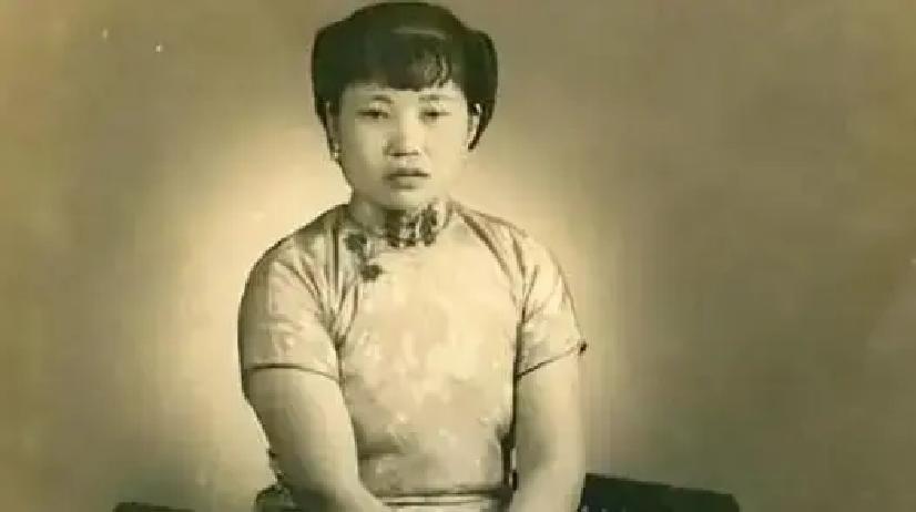 1961年，18岁马月兰被58岁伯父强娶。几个月后，伯父笑呵呵对她说：“你家妹妹
