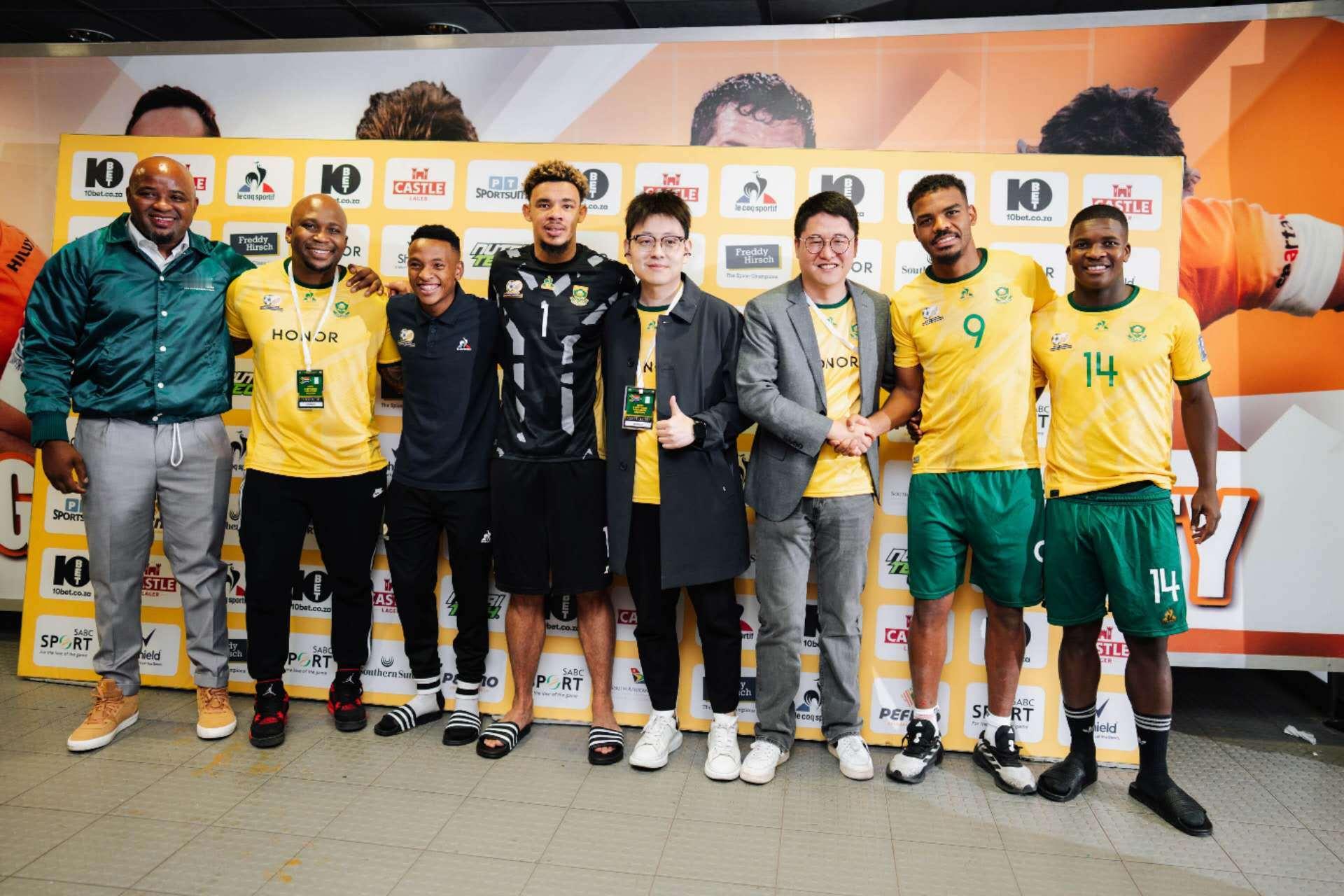 官宣：继乌兹之后，荣耀签约🇿🇦南非国家足球队，征战2026世界杯🏆 