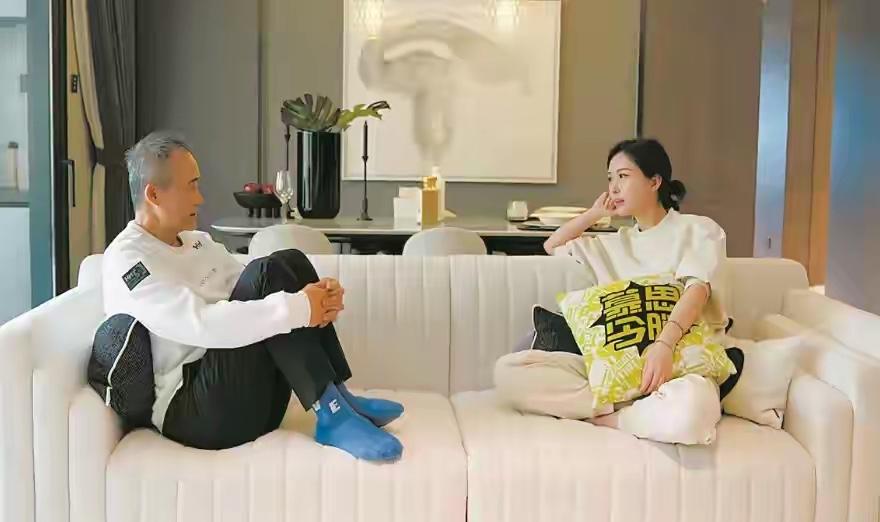 田朴珺问王石：“我觉得我们都是爱自己更多的人，你承认吗？”

王石承认后，田朴珺