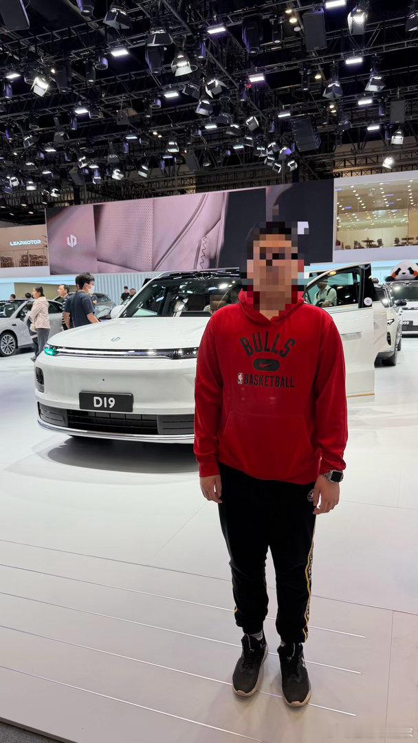 汽车牛马要从娃娃抓起！今天到我家少爷来车展了，我掐指一算这是我汽车媒体从业23年