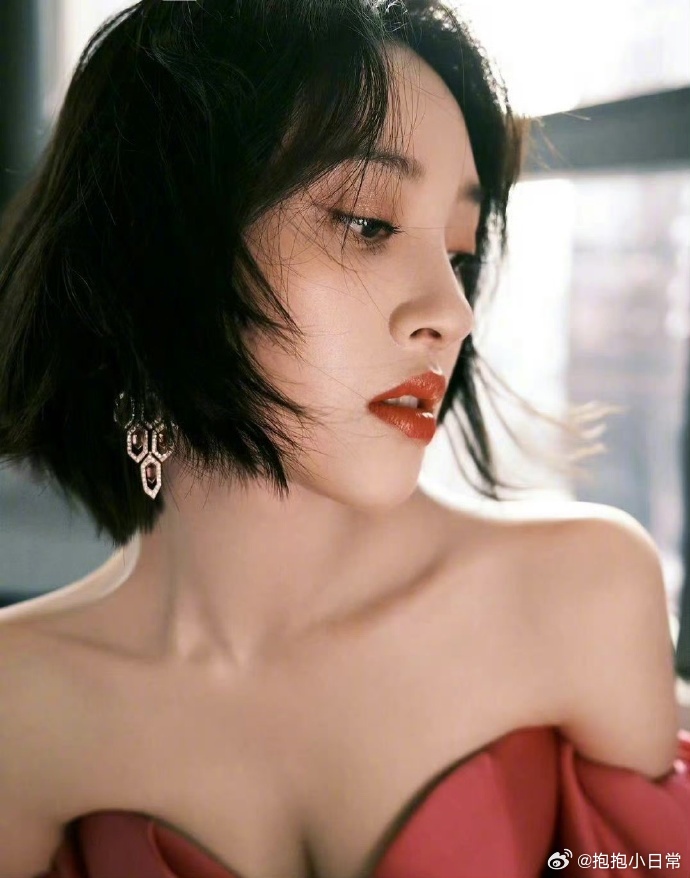 唐艺昕说自己中青年叛逆唐艺昕的中青年叛逆太有态度了！不困于过往的荧幕形象，不被年