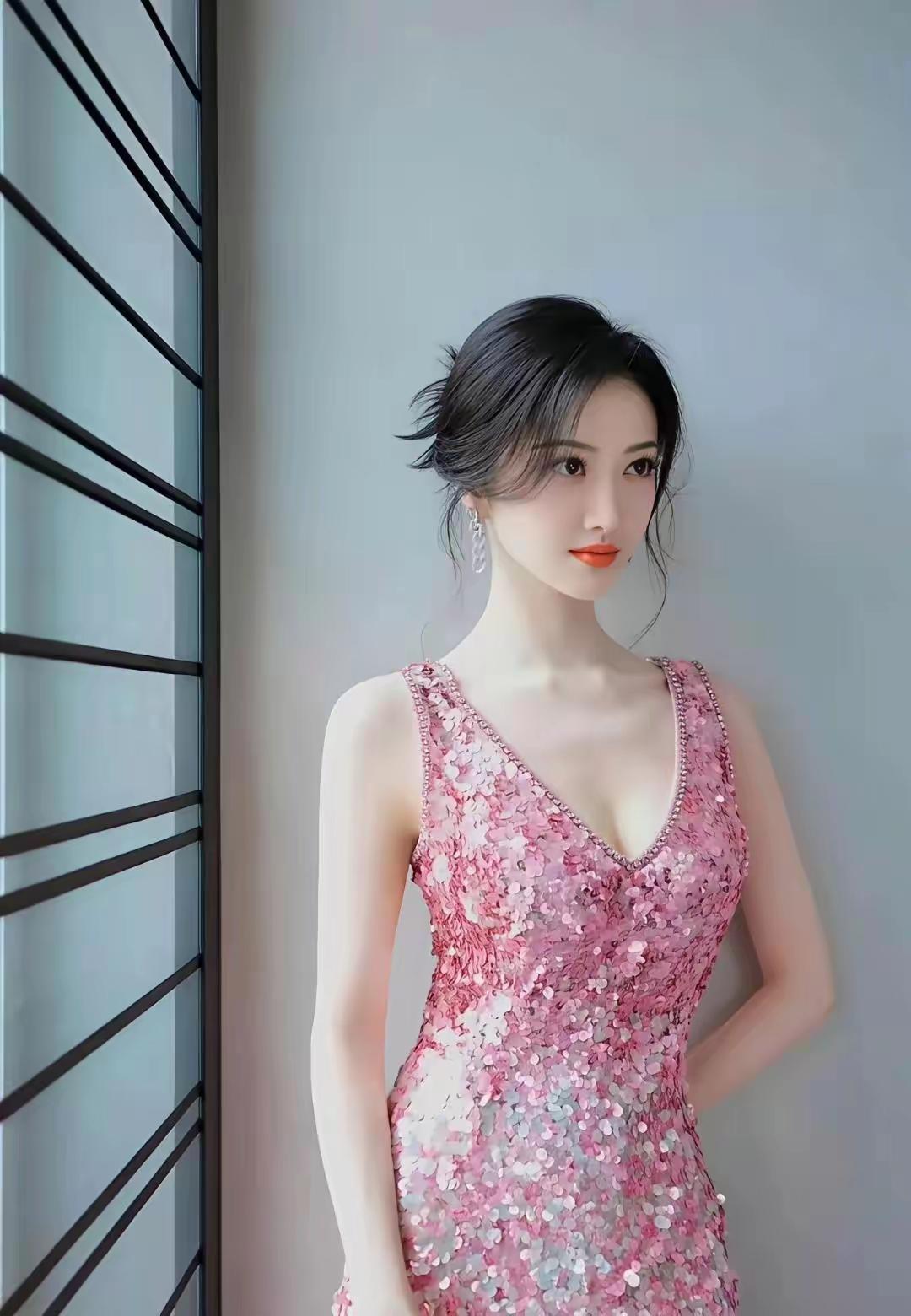 景甜
甜妹子一枚
长得却有闭月羞花和沉鱼落雁之貌
算起来也是圈里的老人了
至今还