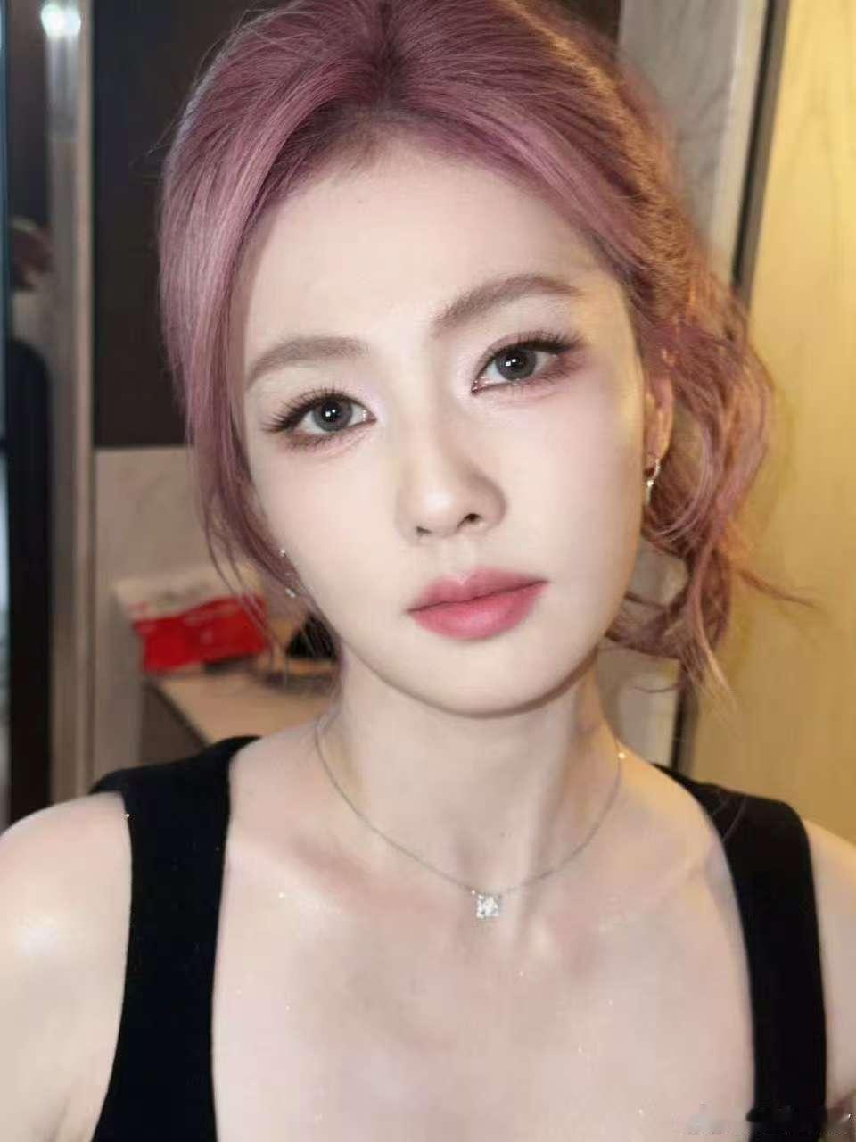 杨单化白鹿杨单给白鹿化的糖霜莓果妆杨单化白鹿，好看，[舔屏][舔屏] ​​​