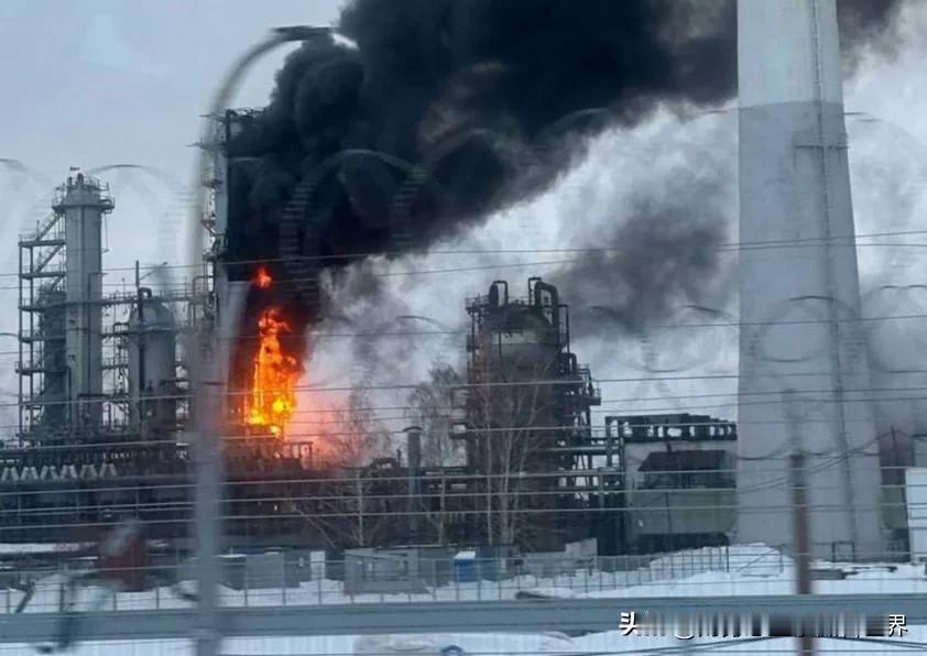 有人问俄罗斯天天空袭乌克兰，今天这里停电，明天那里停暖，为什么乌军还没崩溃，乌克