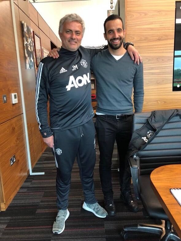 🔴📲 Rúben Amorim：“José Mourinho给我发了一条信息