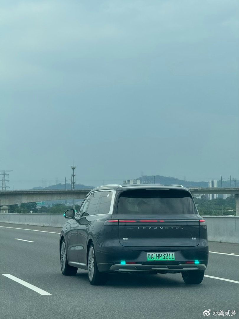 咱这台零跑新车牌还可以吧最近给想了个新栏目名字《吴尽续航》如何！马上给你安排起来
