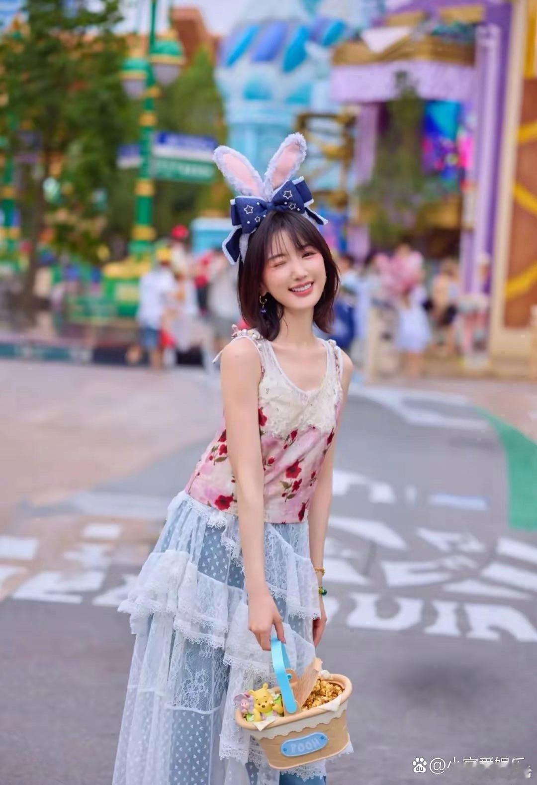 毛晓彤也可以算是美女，自从看了锦绣未央就怎么也喜欢不起来毛晓彤。 ​​​