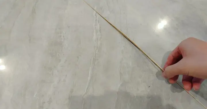 美缝剂怎么选？跟6年美缝老师傅聊半天，我套出了行业真相