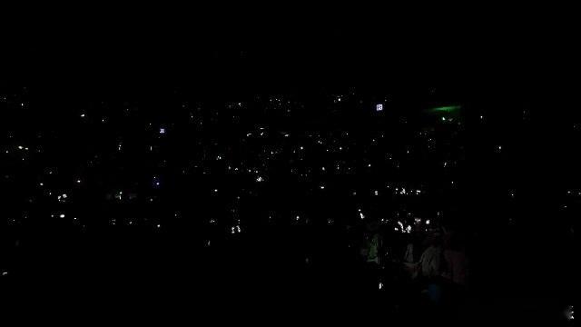 王源演唱会舞美夯爆了 舞美天花板！王源演唱会每首歌光影量身定制，红系《吆不到台》