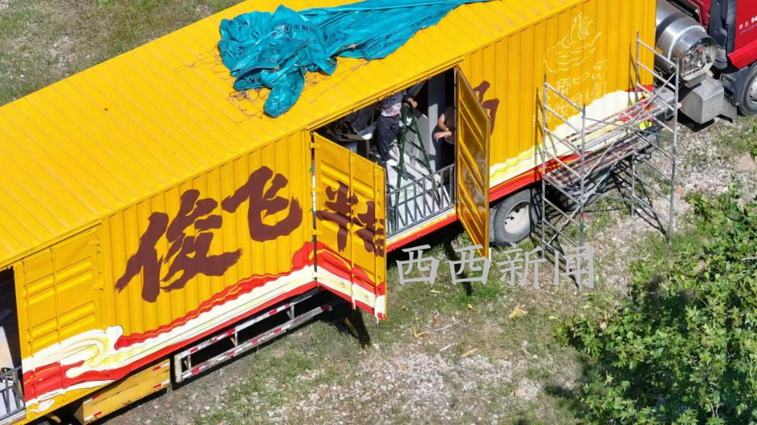 【西安一规划绿地变停车场又开火锅店】此前媒体曝光位于西安市灞桥区中铁·琉森水岸小