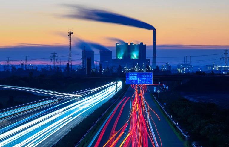 全球排放迫近临界点：峰值何时到来？11月13日，发表在Nature上的文章指出，