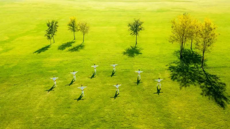 人这一生到底什么最重要？有人觉得车子、房子、钱重要，可这些都是身外之物，有再多也