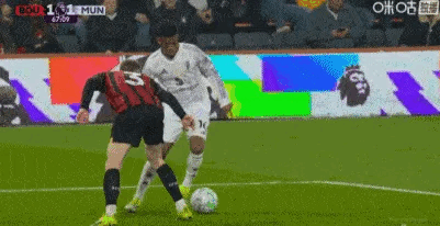 解释权归英超 所有？曼联 客战伯恩茅斯 出现明显“双标”判罚今天凌晨进行的英超联