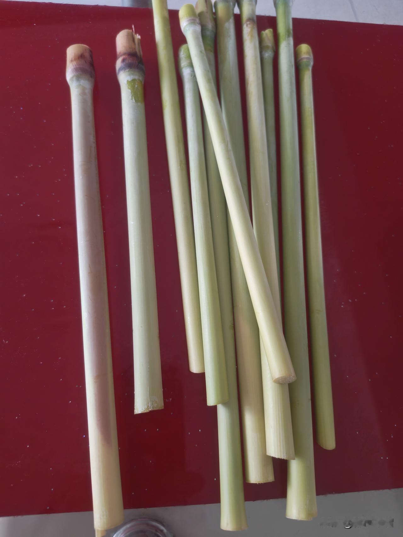 面子上有点挂不住啊！甜秸秆的种子是妻子从襄阳老家带过来的，我们种了一点。给了亲家