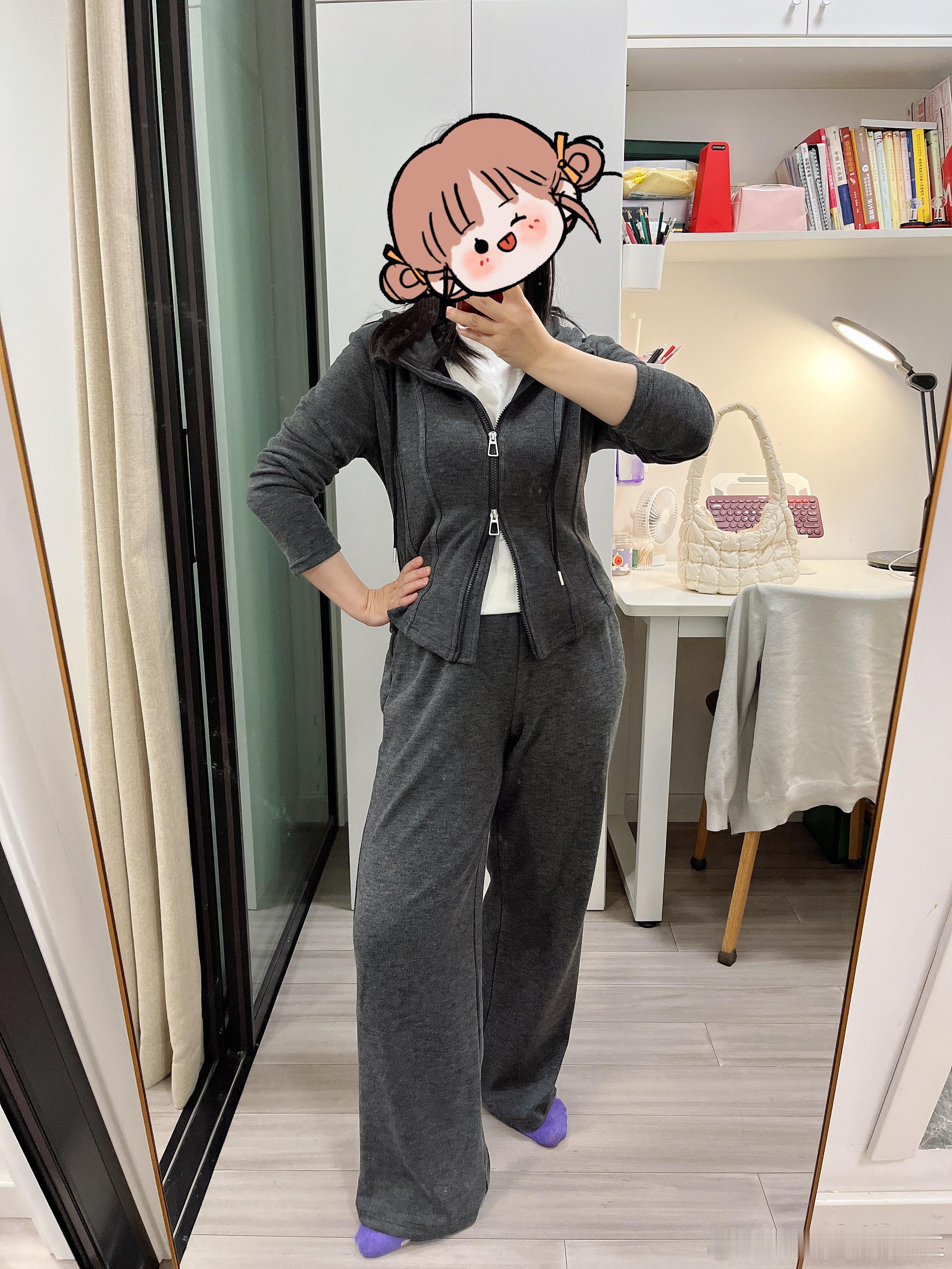 刚有朋友问我接娃穿的这套衣服，这个运动套装我一定要推荐给你们，秋冬接娃战服就这一