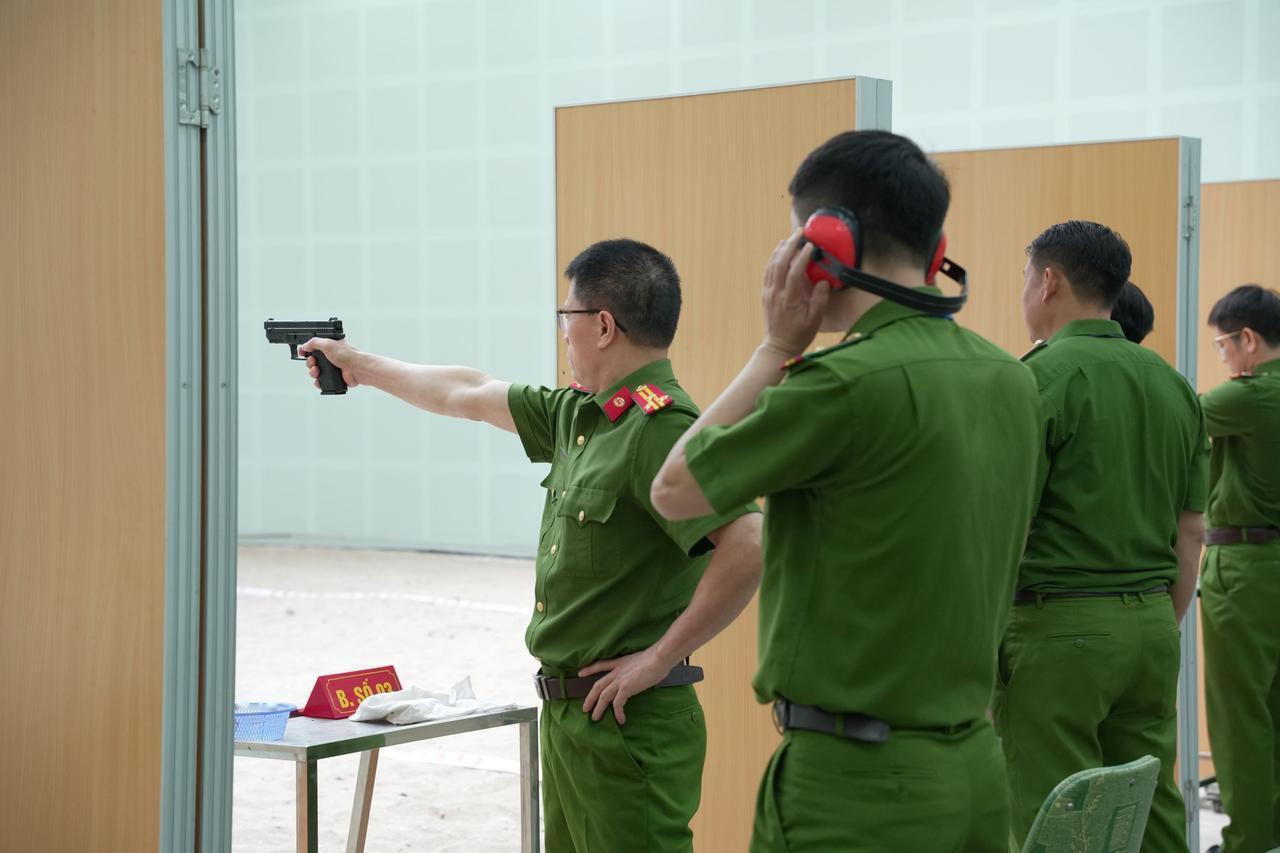越南警察学校射击场，从今起得到的图片可以看出，越南警察系统已经把捷克cz75 p