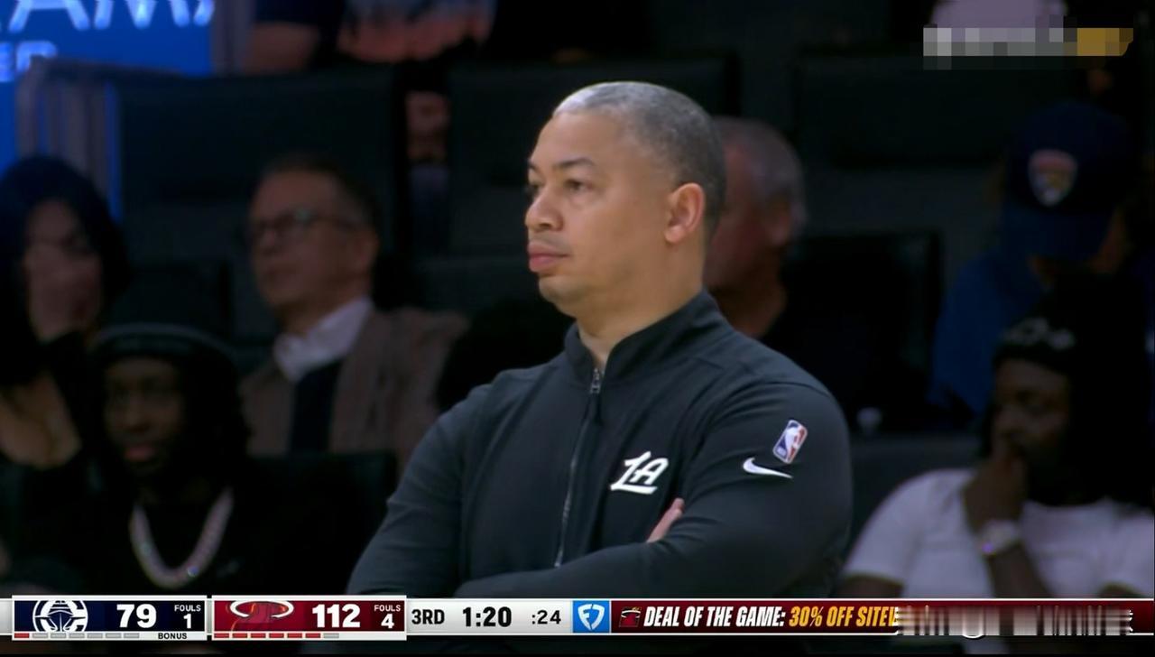 快船主帅泰伦-卢真是心如死灰！在今天进行的快船和热火的比赛中，当时比赛进行到了第