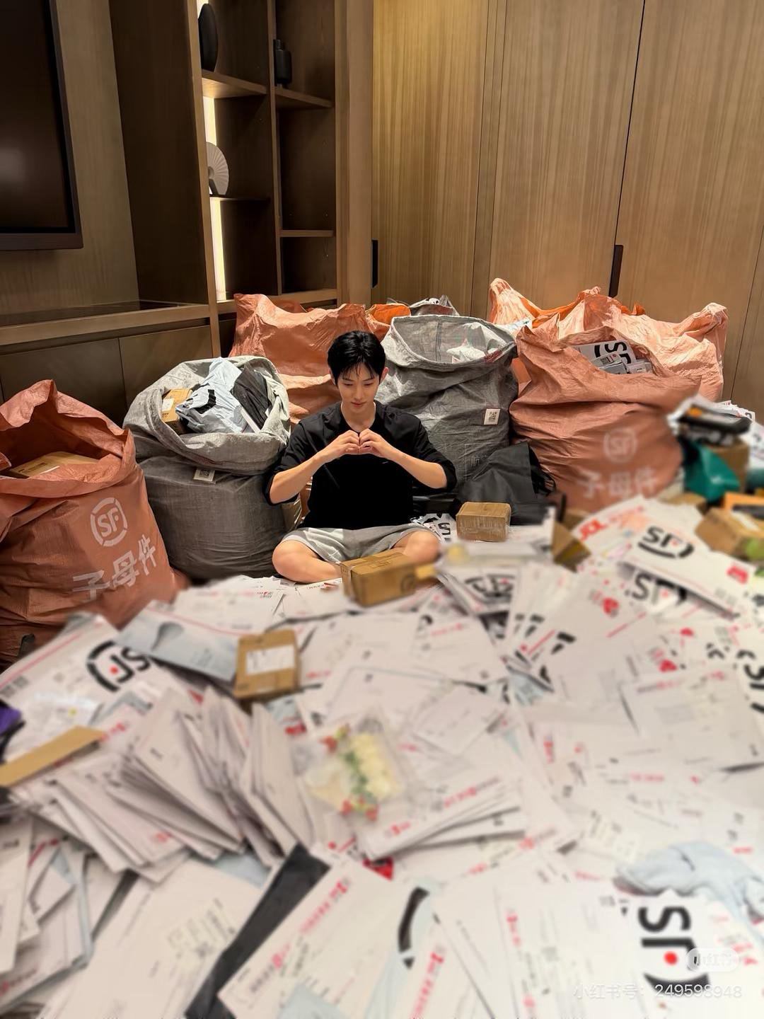 一万多活人粉是什么概念？韩腐检察官那个受在上海收到了一万多封粉丝信，麦麸真的是捷